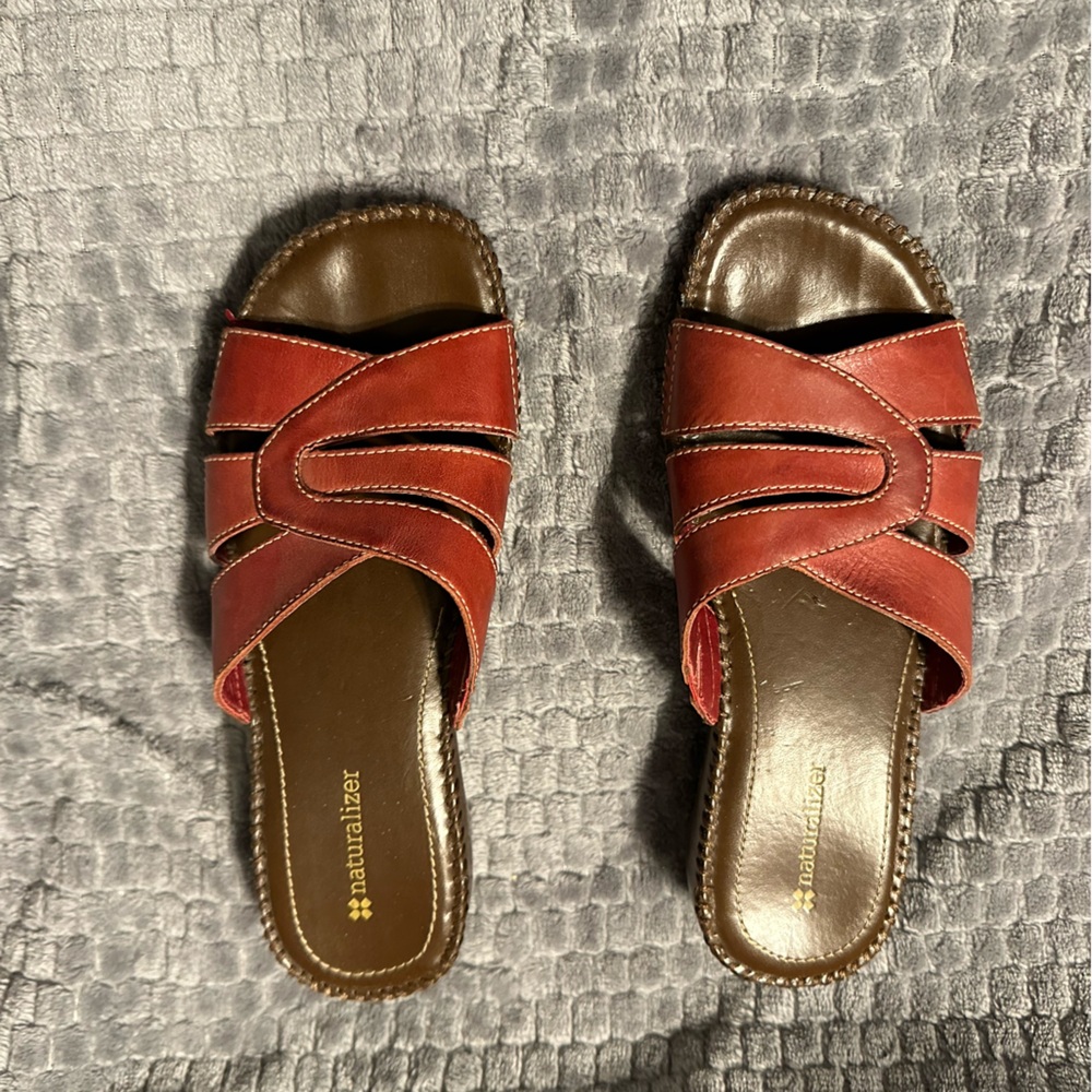 Great condition! Naturalizer Red Leather Sandal